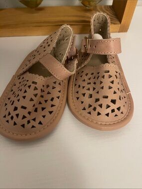 Baby/Toddler Scalloped Cutout Mary Jane Shoes in Blush